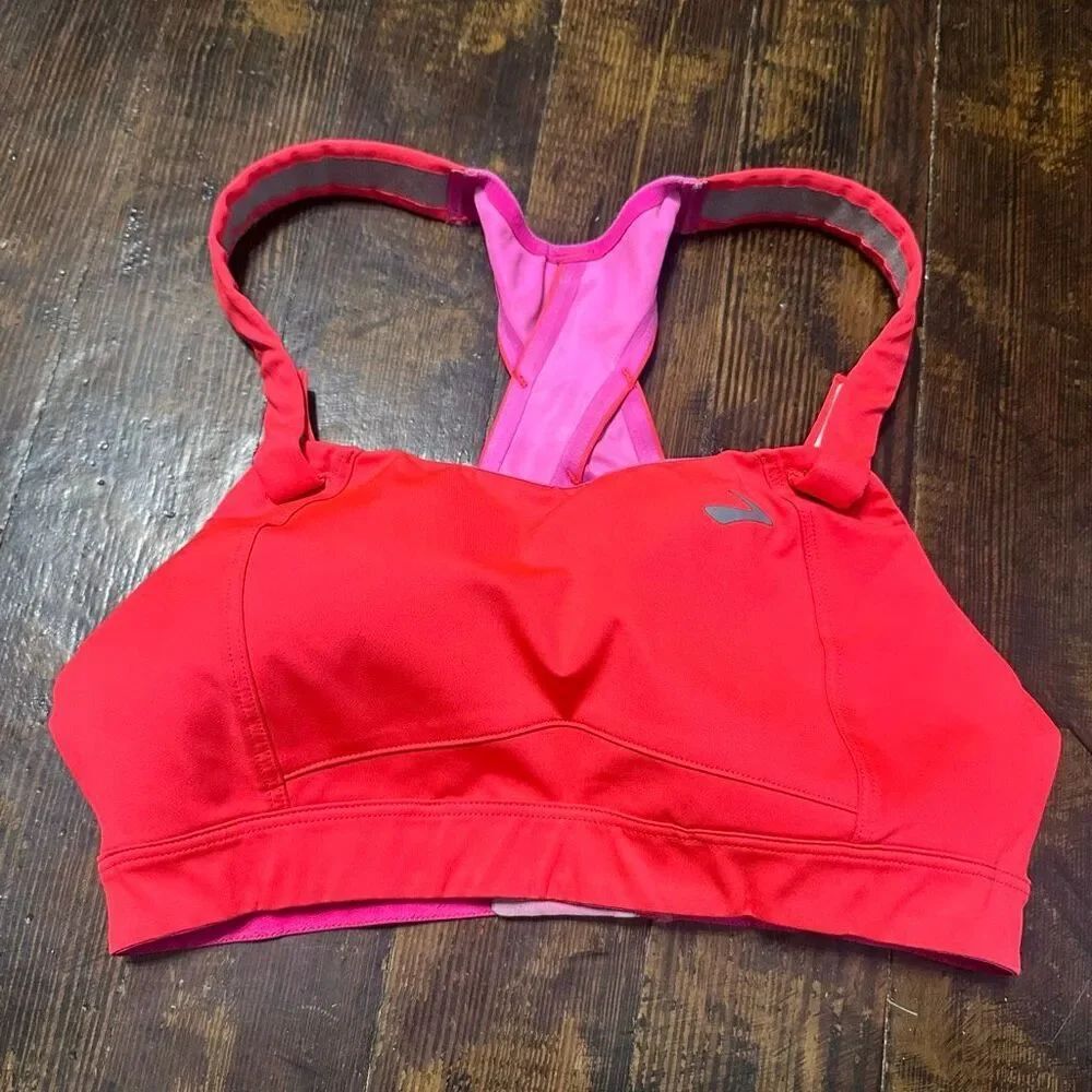 Brooks hot pink wireless high impact 32C sports bra